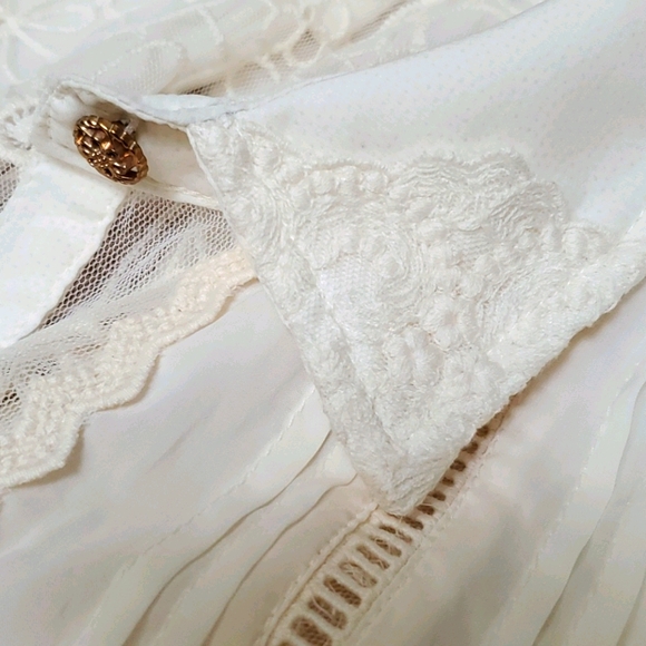 Ethereal Romantic Sleeveless White Blouse - Picture 2 of 7